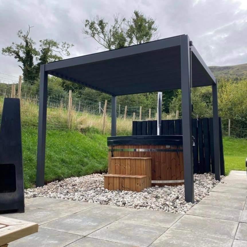 NORDIC HOTTUB jacuzzi- CÈDRE ROUGE livrais et plus offerts, Jardin & Terrasse, Enlèvement, Neuf