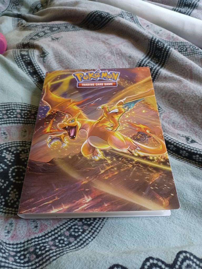 Pokemon kaart boek, Hobby en Vrije tijd, Verzamelkaartspellen | Pokémon, Ophalen of Verzenden, Zo goed als nieuw, Boek of Catalogus