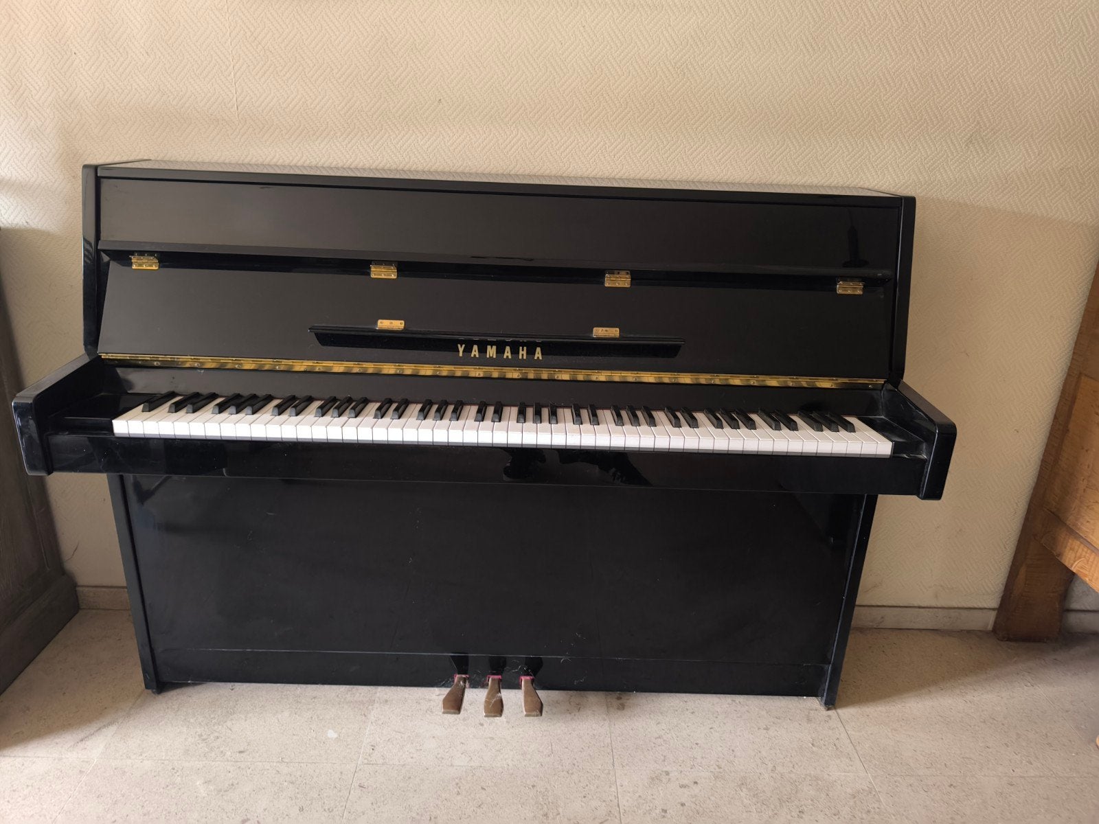 Piano de buffet Yamaha, Enlèvement, Piano