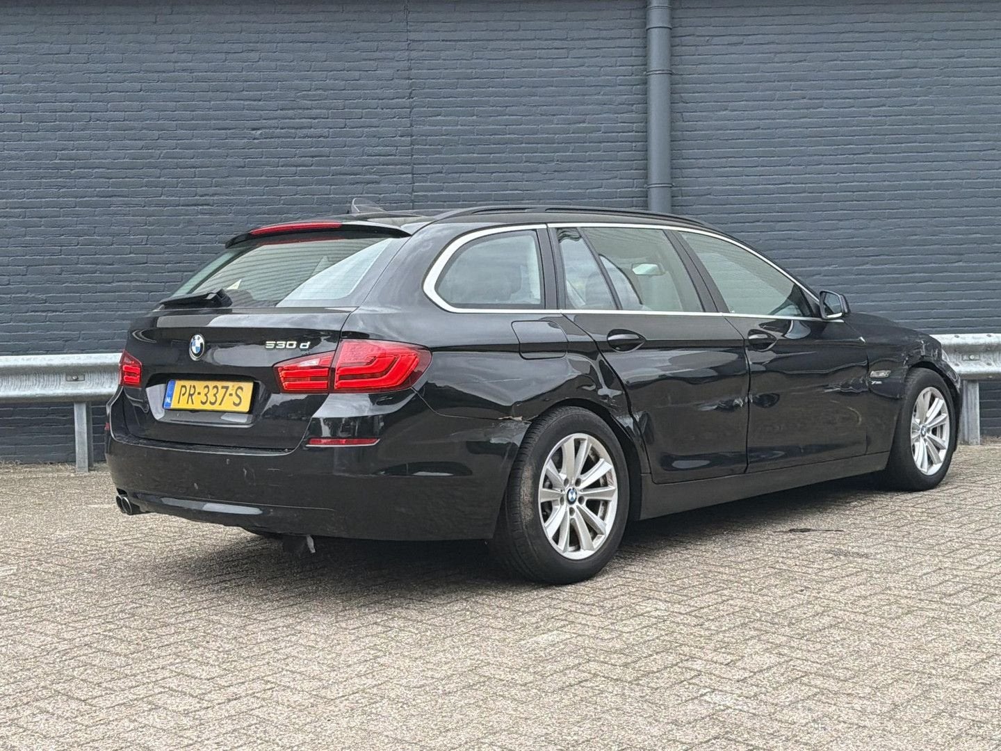 BMW 530 5-serie Touring 530xd High Executive | Leder | Cruis, Automaat, Parkeersensor, Zwart, Bedrijf