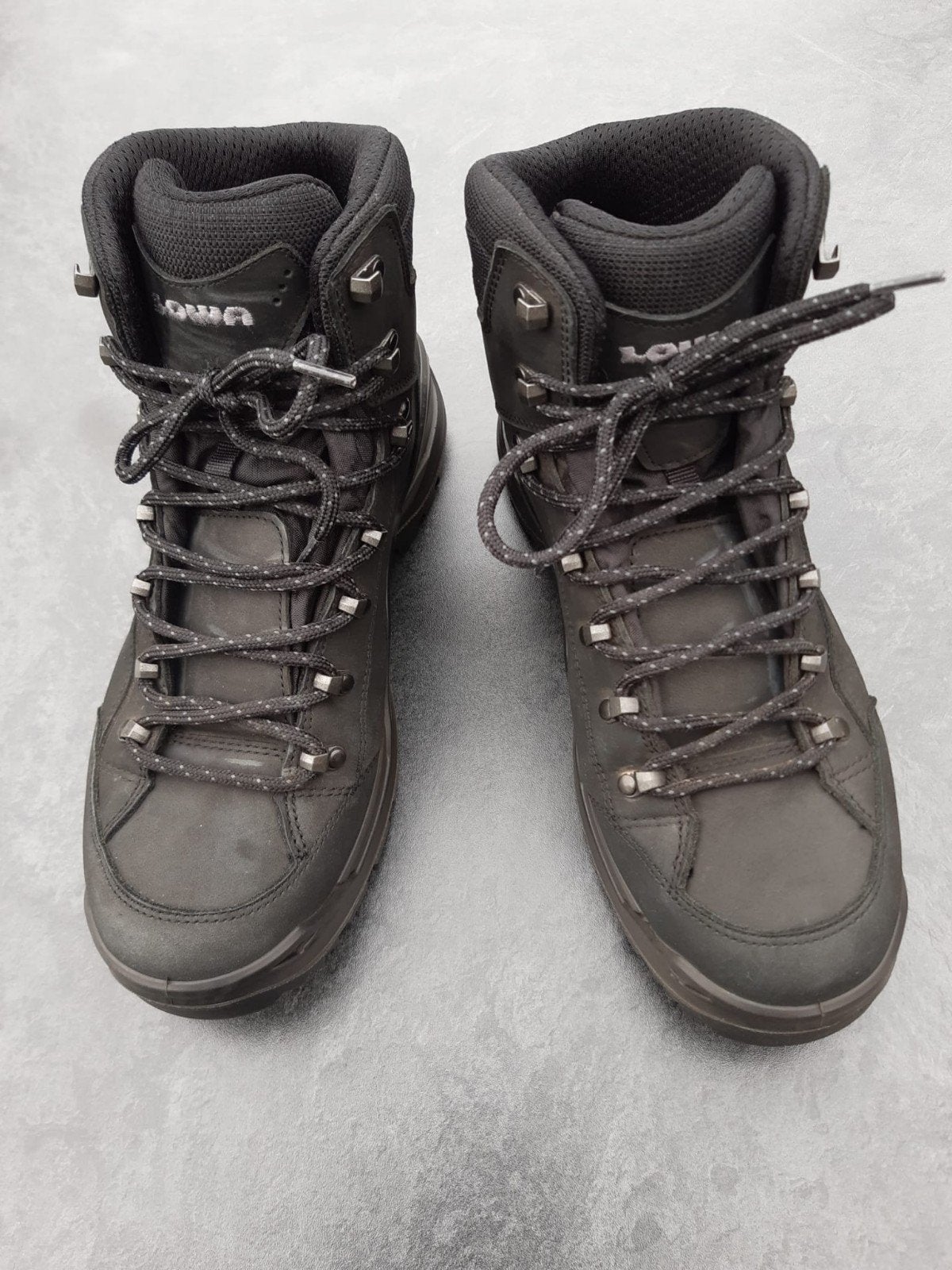 Wandelschoenen nieuw, Enlèvement