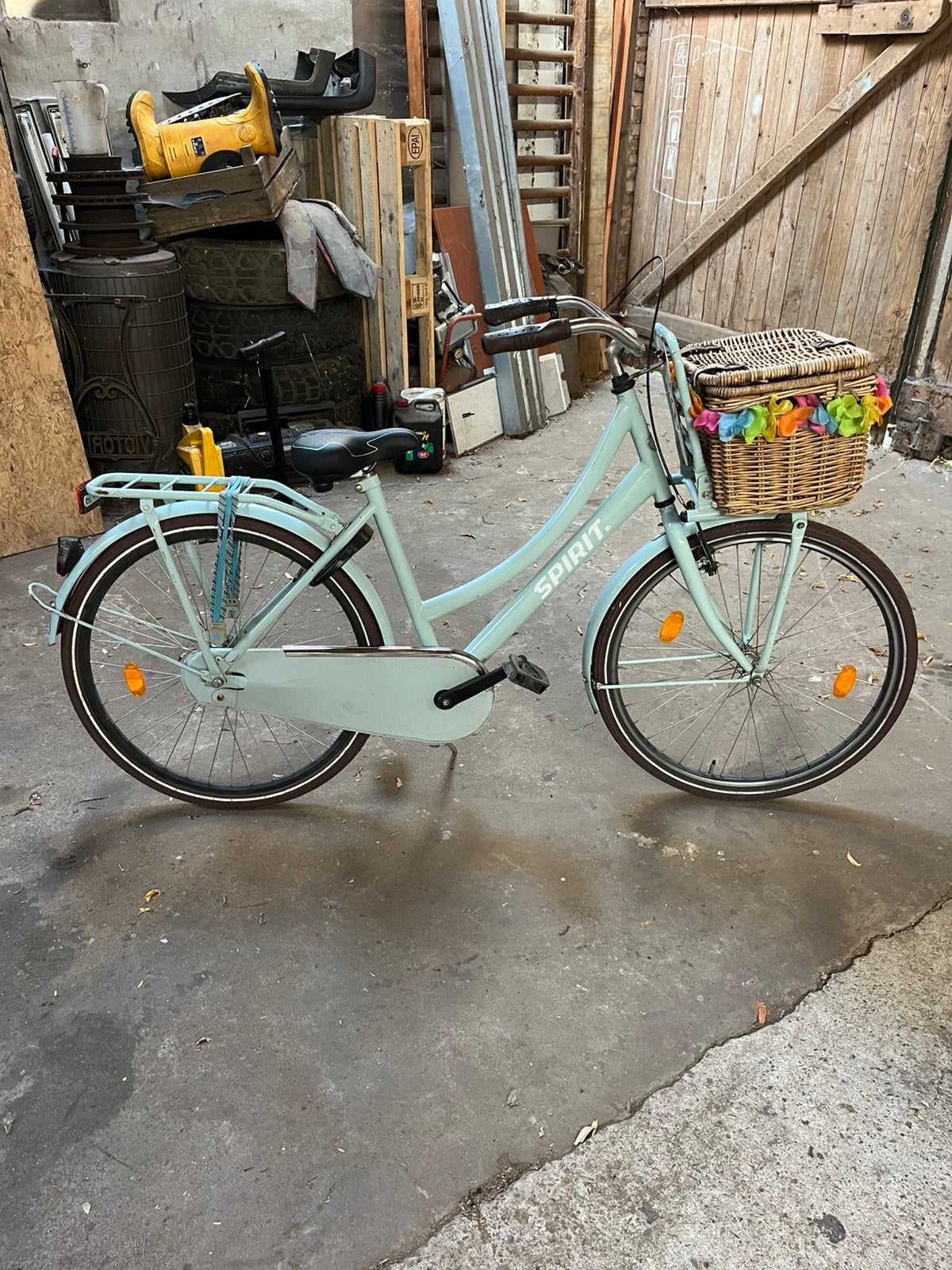 Leuke meisjes fiets met mand nieuw zadel snelbinders +banden, Fietsen en Brommers, Ophalen, Zo goed als nieuw, Terugtraprem
