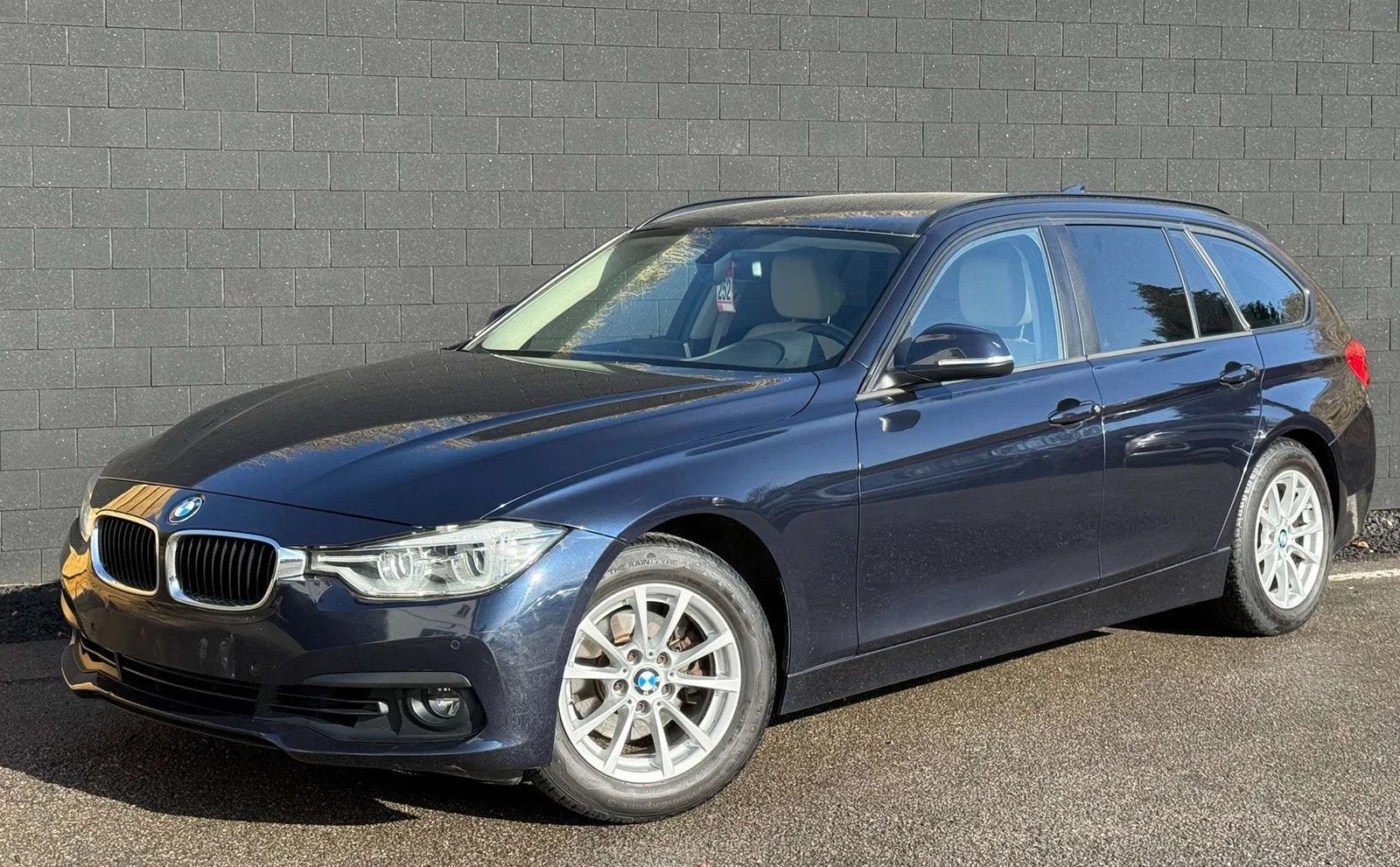 BMW 3 Serie 318 Touring iA+BOITE AUTO+NAVI+AIRCO+CUIR+EURO 6, https://public.car-pass.be/vhr/3985c92f-934c-4c02-b376-24fda52b597c