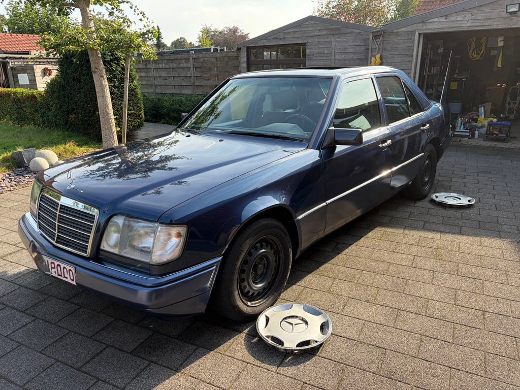 Mercedes E200 oldtimer, foto 4