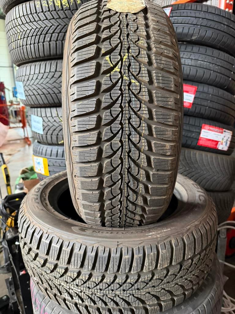215/55 R16 93H M+S  Debica, Enlèvement