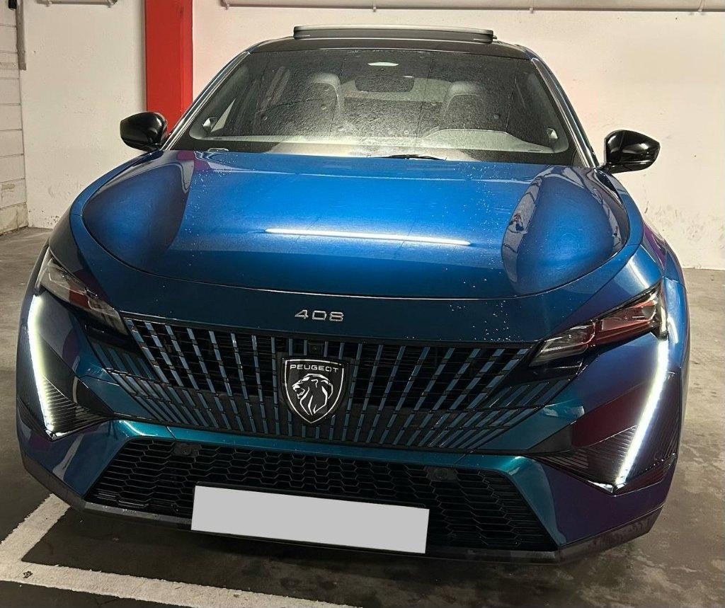 Peugot 408 1.6 Hybrid EAT8 GT 2023 Extra Veel Optie's Bomvol, Auto's, Euro 6, 4 cilinders, Blauw, Alcantara