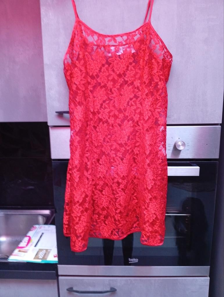 Nuisette dentelle transparente rouge, Rouge