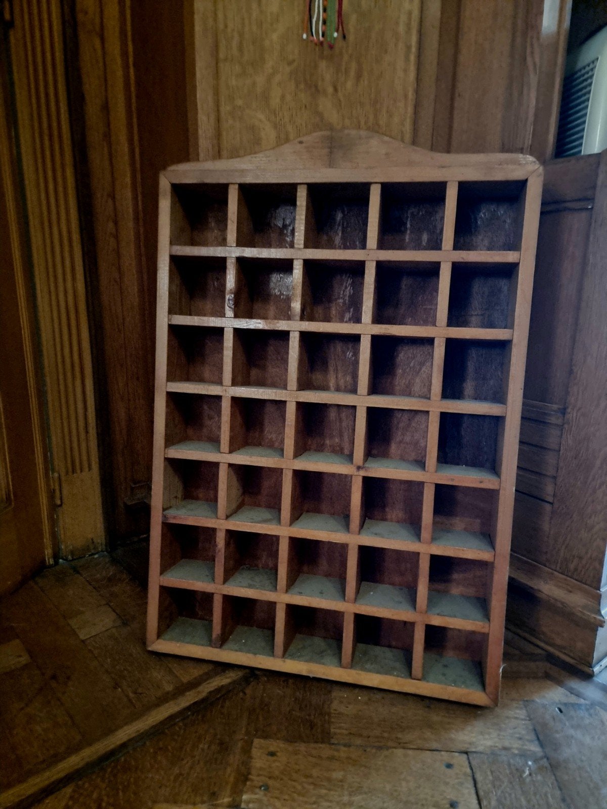 Belle ancienne étagère murale à casiers 58x87cm profond.10cm, Maison & Meubles, Enlèvement