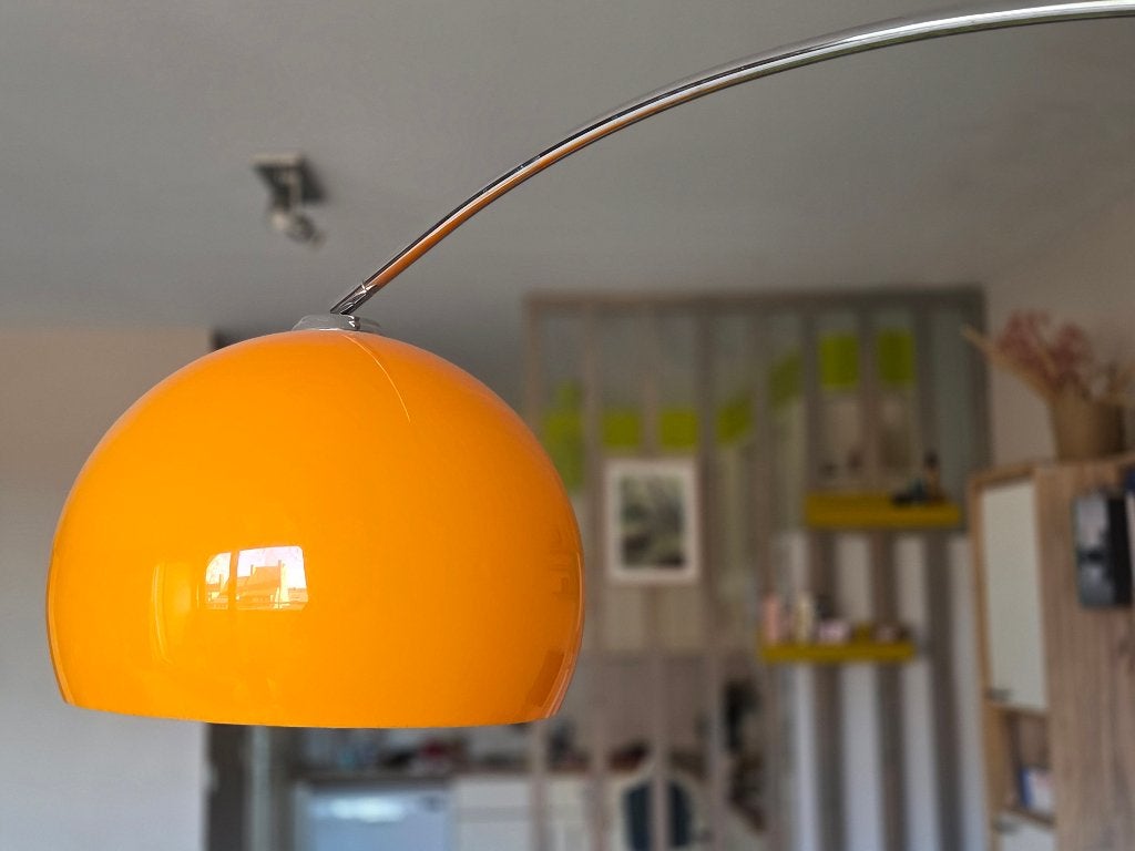 Moderne oranje vloerlamp met gebogen voet, Ophalen, Zo goed als nieuw, Modern, Metaal