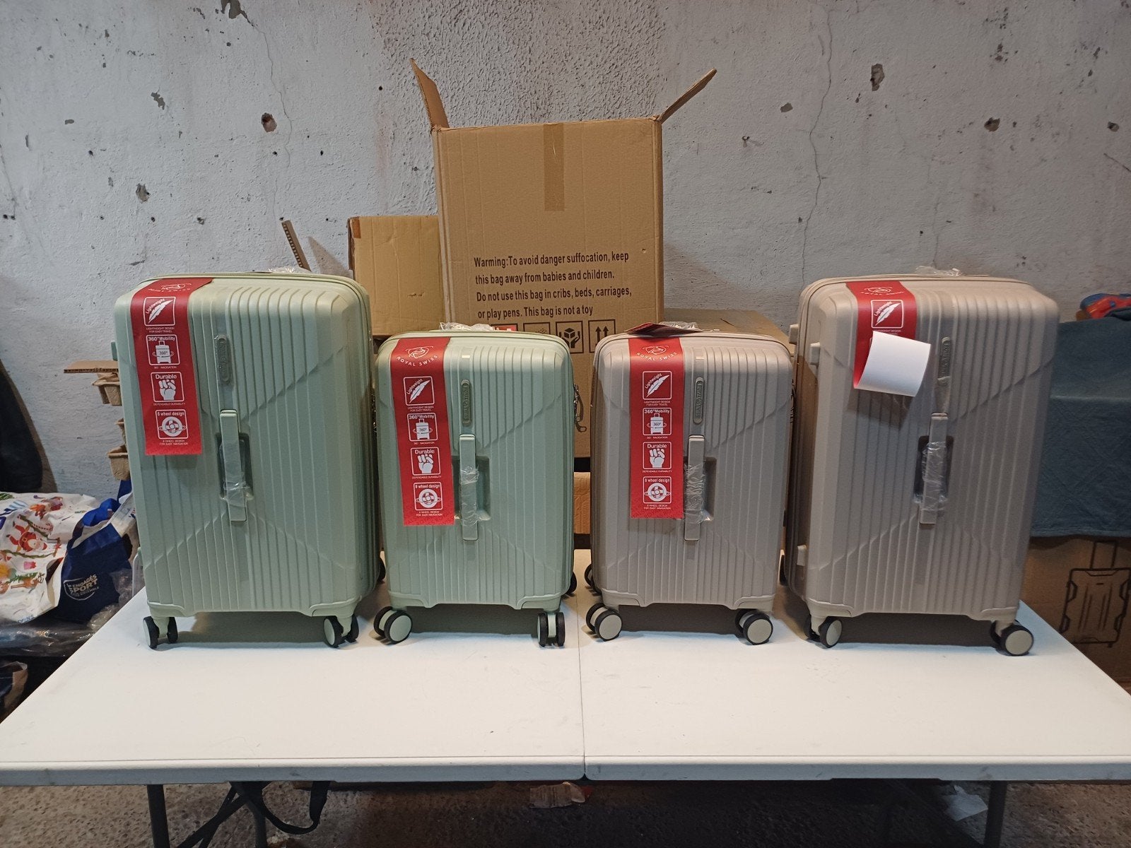 Lot de 4 Valises Rigides 2 cabine 10kg et 2 moyenne 23kg, Bijoux, Sacs & Beauté, Valises, Enlèvement