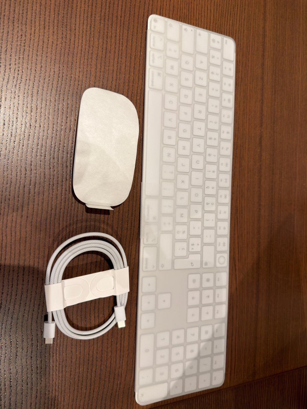 Apple magic keyboard + mouse Nieuw in verpakking., Computers en Software, Toetsenborden, Ophalen, Azerty, Zo goed als nieuw