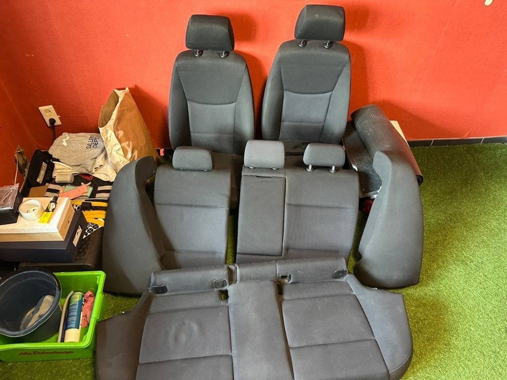 BMW 3-serie E90 (2010) voor- en achterstoelen, Stof, Zwart, Zwart, Berline