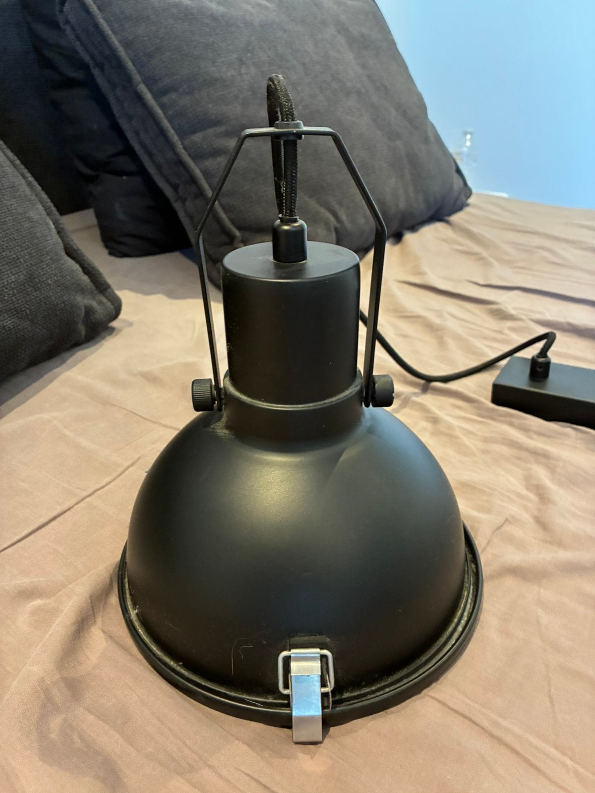 Lampe suspendue industrielle noire mate avec 3 abat-jour, Maison & Meubles, Enlèvement, Métal, Industrieel, E27 (grand)