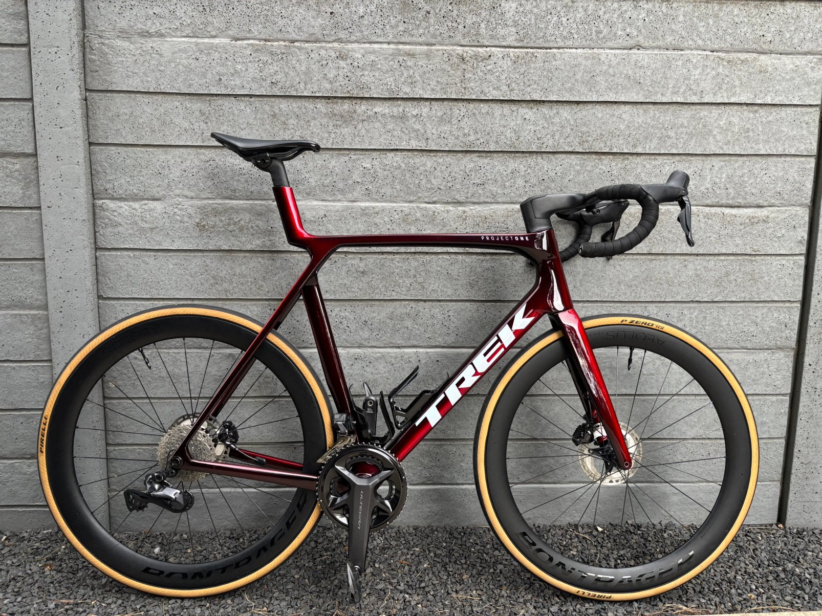 Trek Madone gen 8 Slr 7 carbon red smoke, Comme neuf, Enlèvement, Hommes, Frein à disque