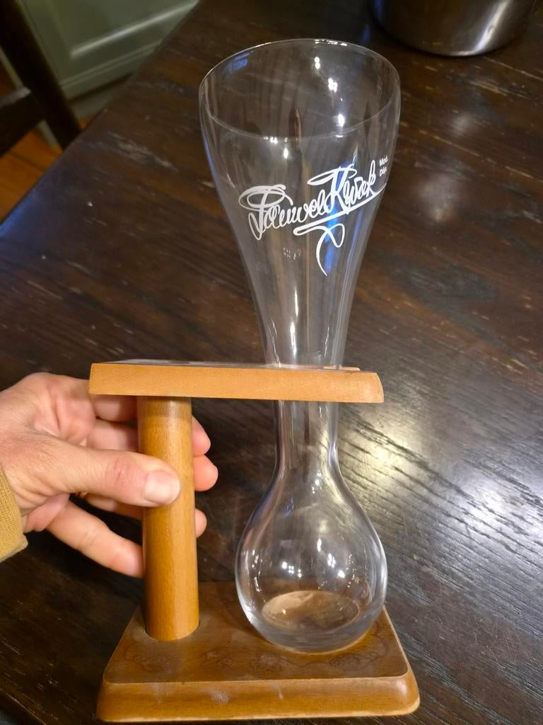 Oude kwak glas, Enlèvement