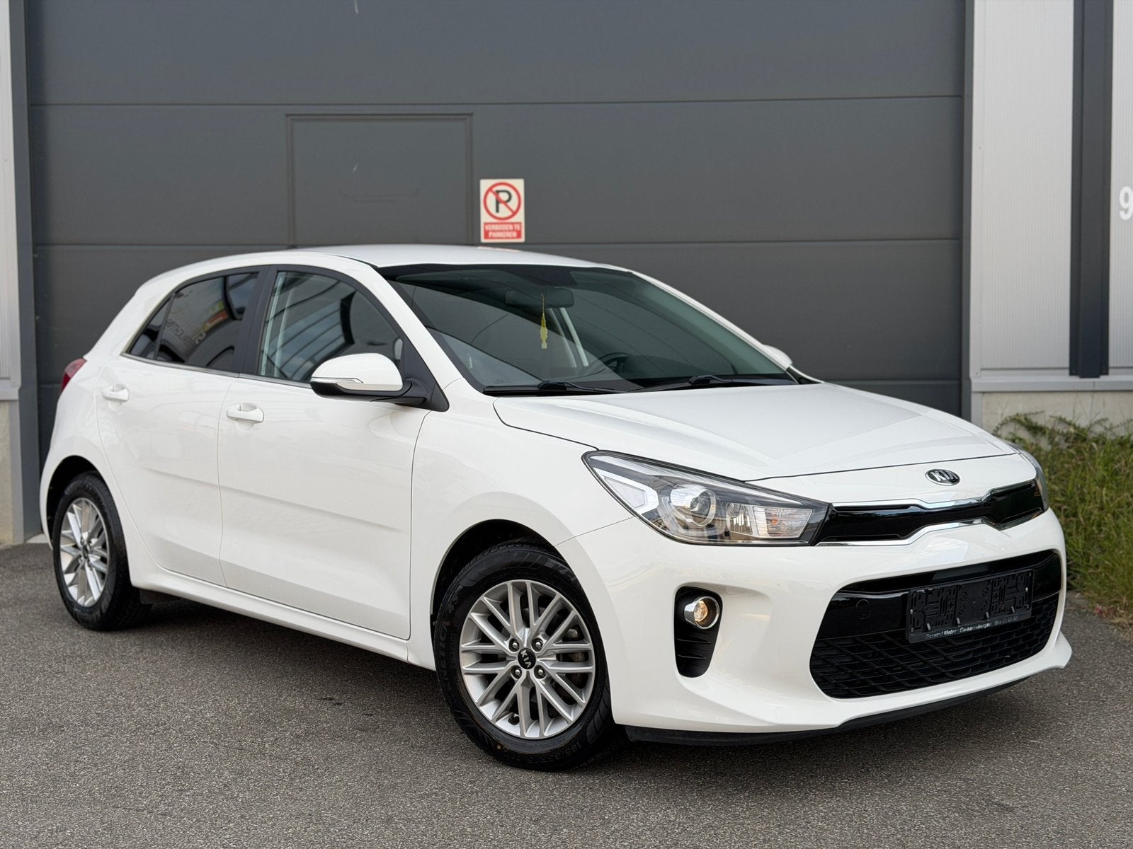 Kia Rio 1.4i AUT.*1ste eigenaar*Camera*Carplay*Trekhaak, Auto's, Kia, Automaat, Euro 6, Wit, Bedrijf