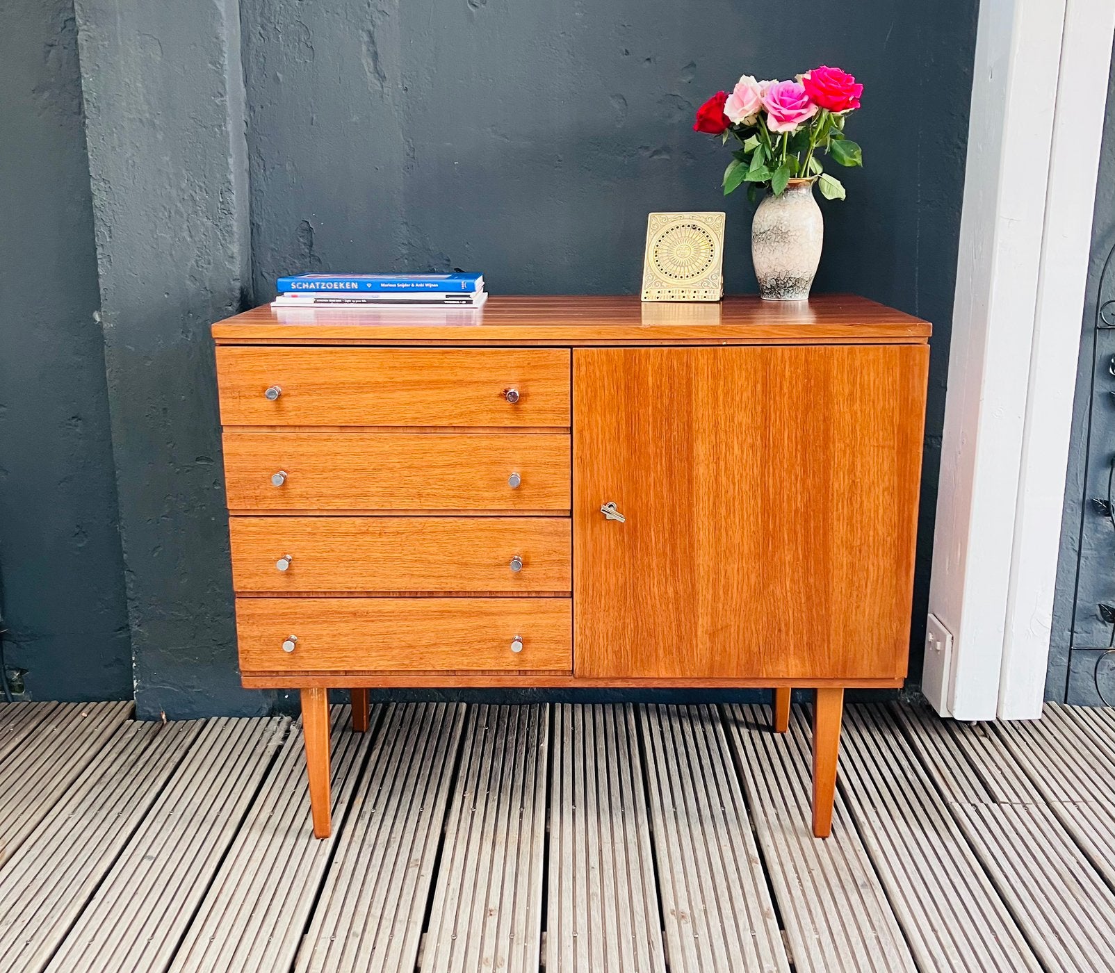 Vintage dressoir van teak, Maison & Meubles, Armoires | Dressoirs, Comme neuf, 50 à 100 cm, 25 à 50 cm, Avec tiroir(s), Avec porte(s)