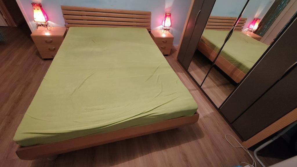 Lit 2 pers 140 x 200 avec 2 chevilles, Enlèvement ou Envoi