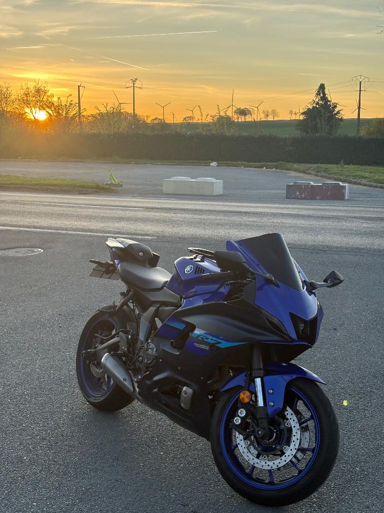 YZF -R7, Motos, Motos | Yamaha, Particulier, Sport, 12 à 35 kW, 2 cylindres, Permis Moto A2 minimum, ABS, Éclairage LED, Quickshifter