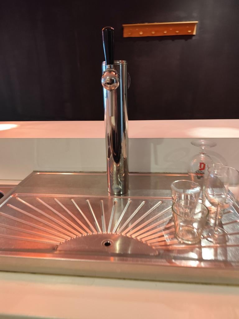 Tap installatie met tapkraan en koeling., Ophalen