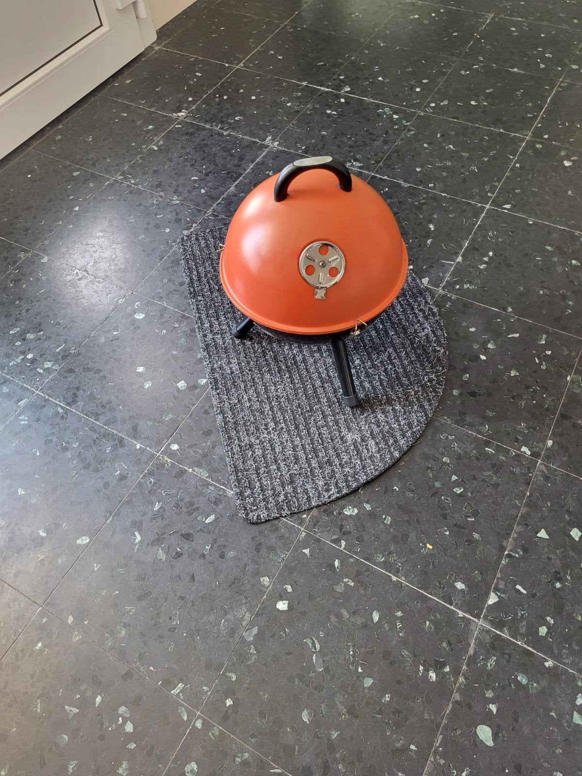 Barbecue, Tuin en Terras, Houtskoolbarbecues, Ophalen, Zo goed als nieuw, Bol.com, Met accessoires