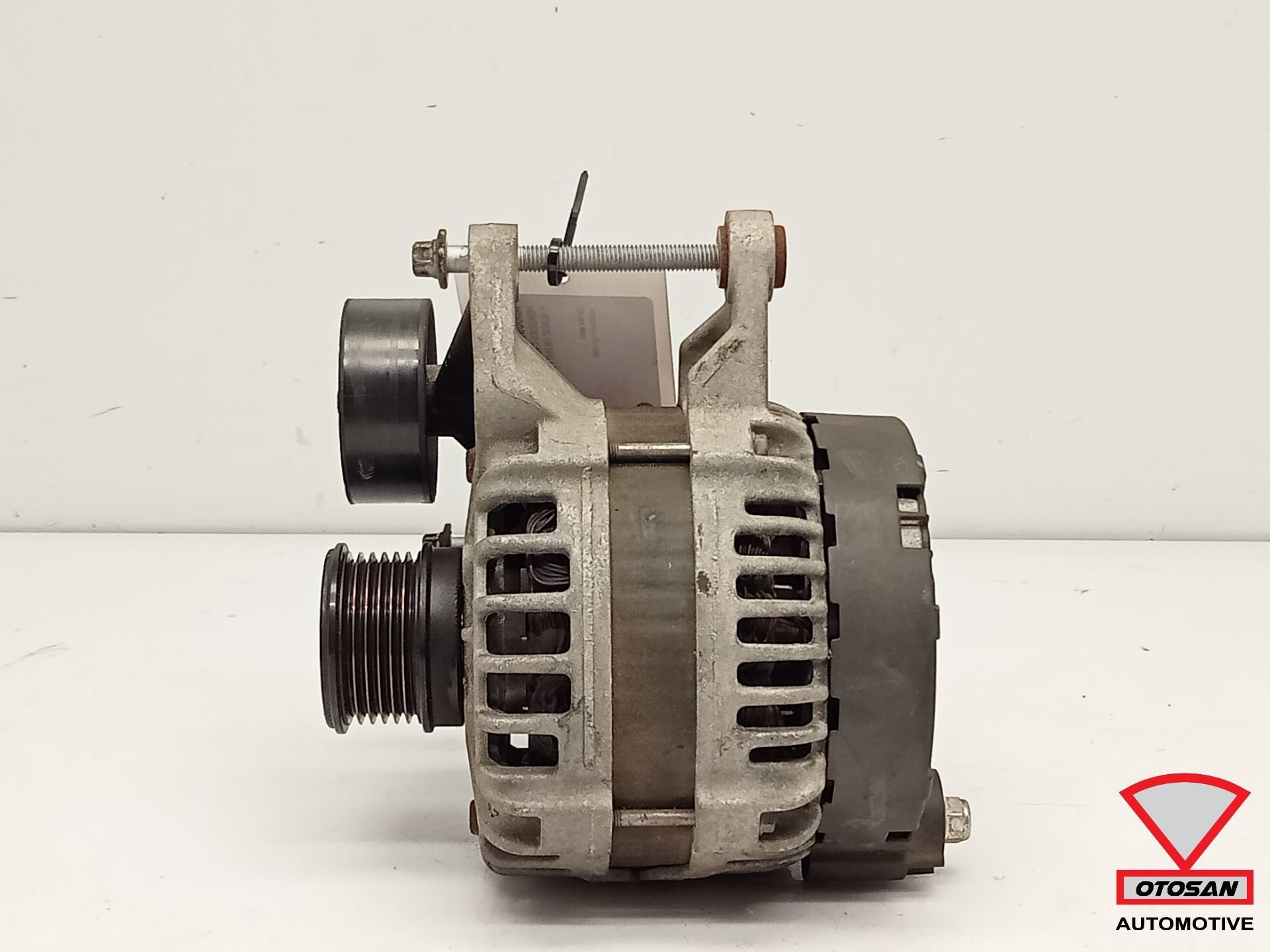 Mercedes Classe C W204 Dynamo 150A A0009062003, Mercedes-Benz AG, Mercedes-Benz, Utilisé, Mercedesstrasse 120
70372  Stuttgart, DE