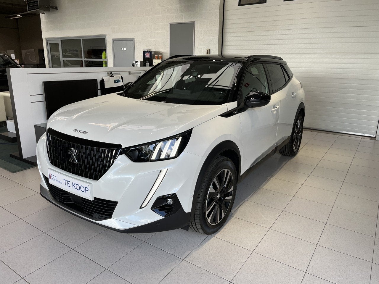 Peugeot 2008 GT PACK 1.2 E (bj 2022, automaat), Auto's, 4 zetels, 1199 cc, Alcantara, Wit