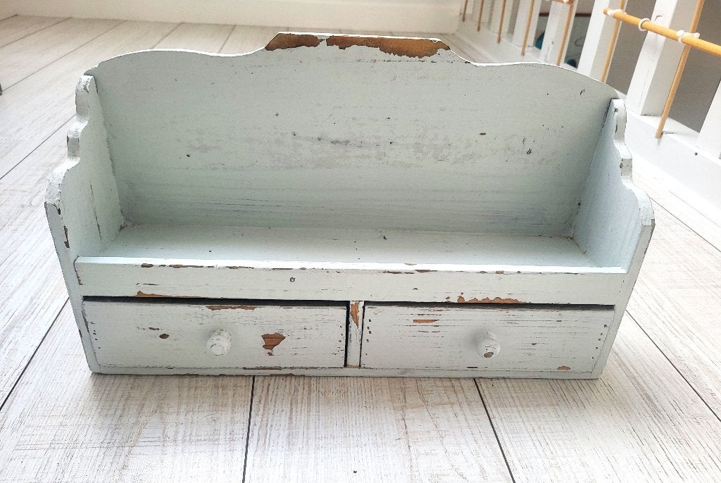 Armoire suspendue en bois avec 2 tiroirs. 44 x 25 x 12 cm., Antiquités & Art, Enlèvement ou Envoi