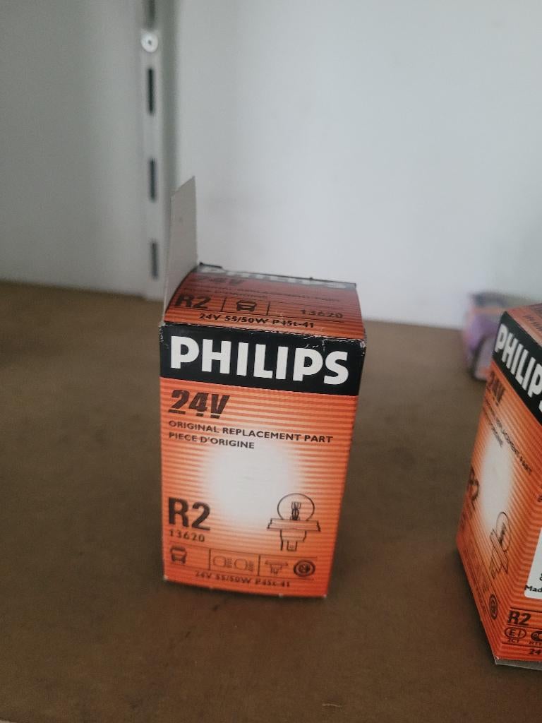 Ampoule Philips R2 24V 55/50W - Camion / Tracteur - NEUVE, Autos : Pièces & Accessoires, Pièces camion, Autres marques, Éclairage