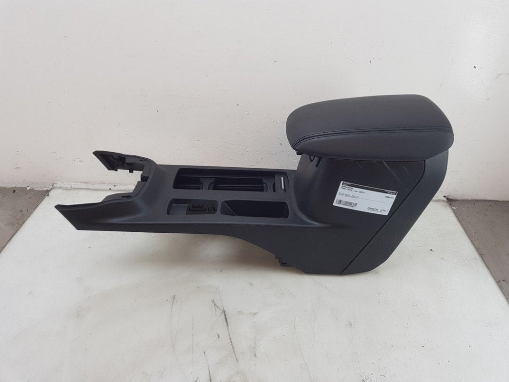 ACCOUDOIR CENTRAL Ford Focus 4 Wagon (01-2018/12-2025), Autos : Pièces & Accessoires, Utilisé, Ford