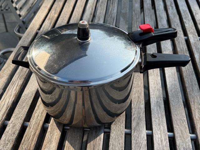 Demeyere snelkookpan 6 liter, Huis en Inrichting, Keuken | Potten en Pannen, Inox, Gebruikt, Keramische plaat, Ophalen