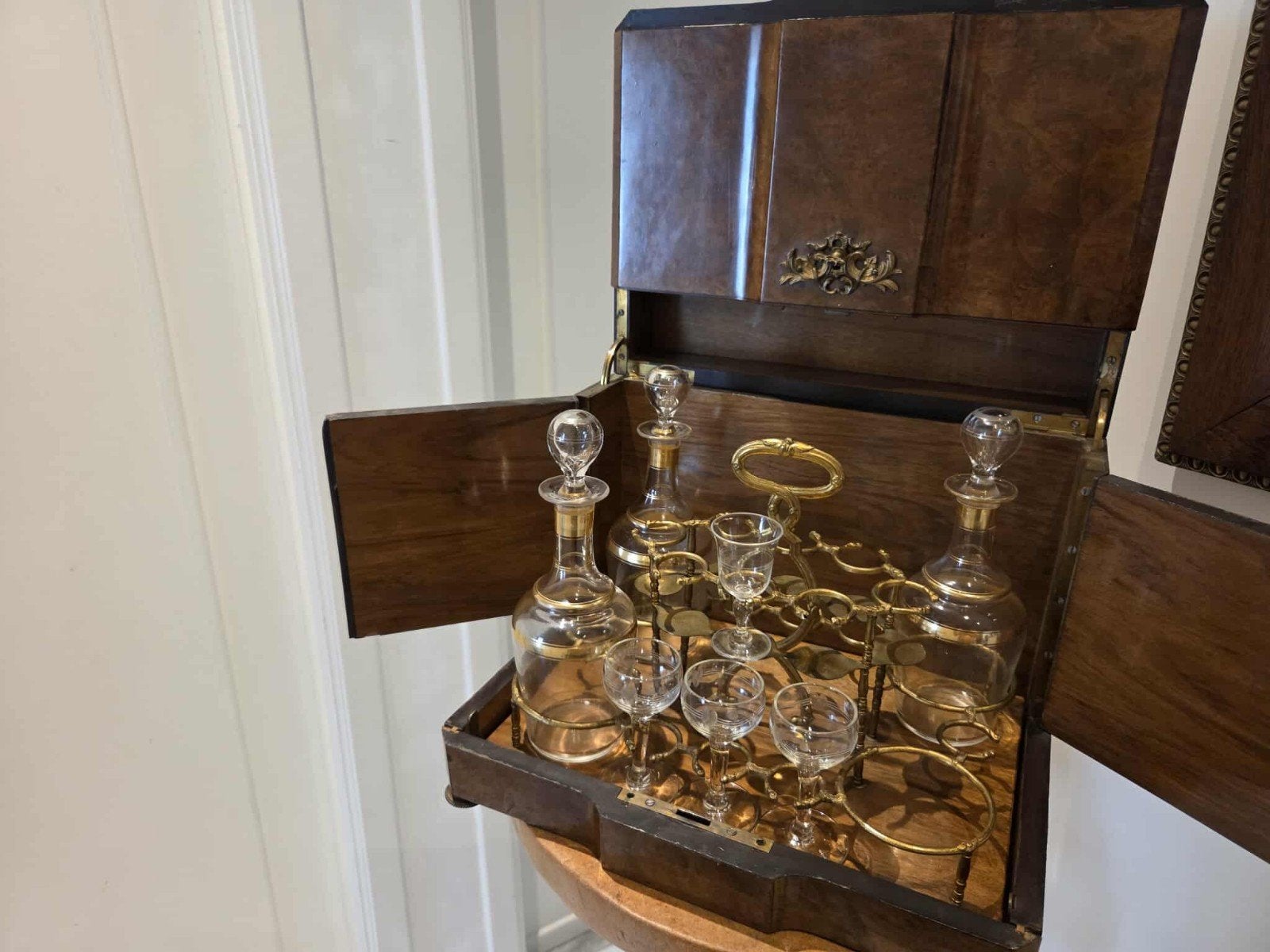 Belle et rare armoire à liqueur en bois antique authentique, Enlèvement ou Envoi