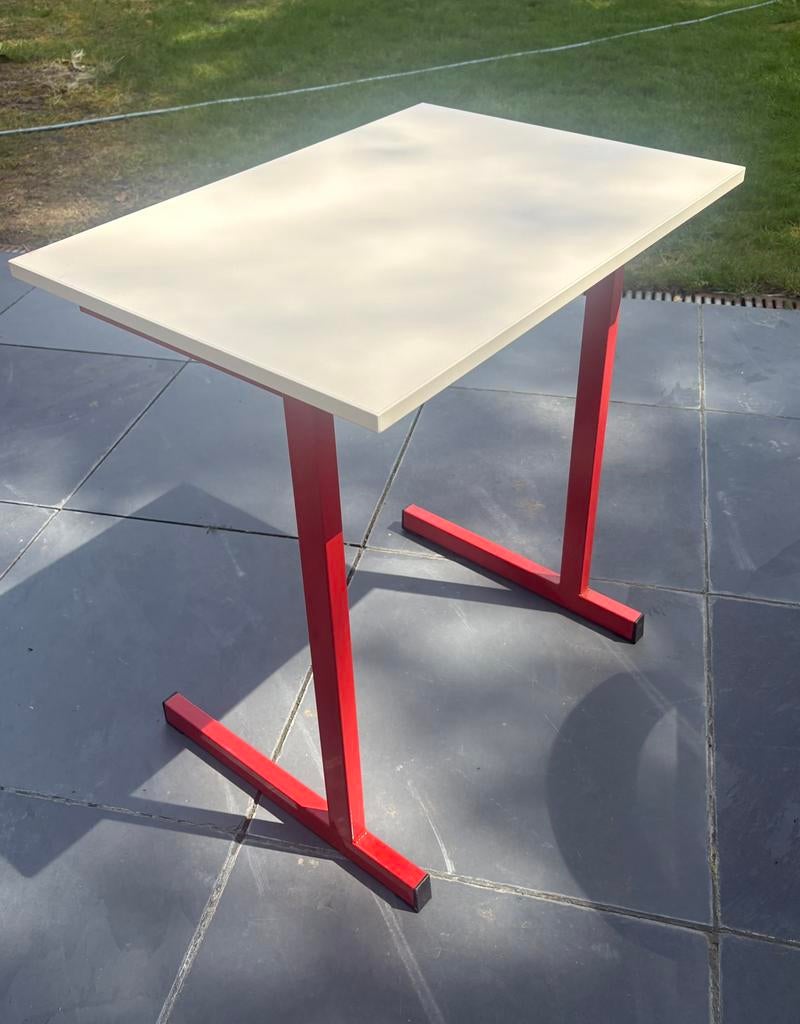 Leuke kinderbureau, knutseltafeltje of bijzettafel, Huis en Inrichting, Ophalen, Kinderbureau, 50 cm, Zo goed als nieuw