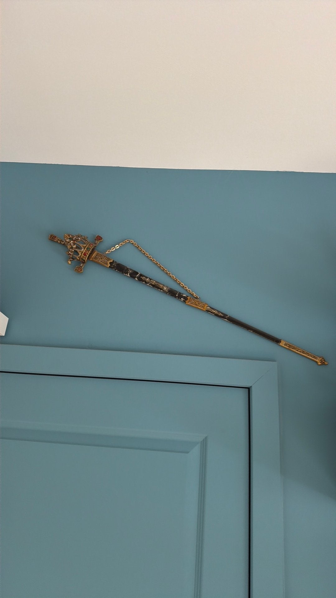 Ancienne épée couronnée pour collectionneurs ou décoration, Enlèvement ou Envoi