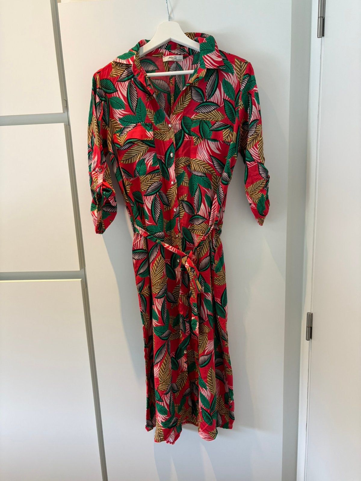 Atelier Jad midi jurk met tropische print – S/M, Kleding | Dames, Jurken, Zo goed als nieuw, Maat 38/40 (M), Meerkleurig, Onder de knie