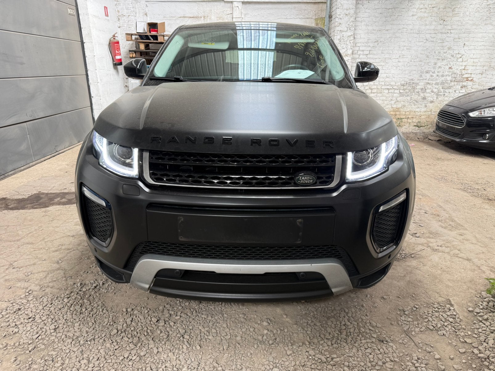Land Rover Evoque 2.0L diesel, Voorwielaandrijving, 4 cilinders, Zwart, Leder