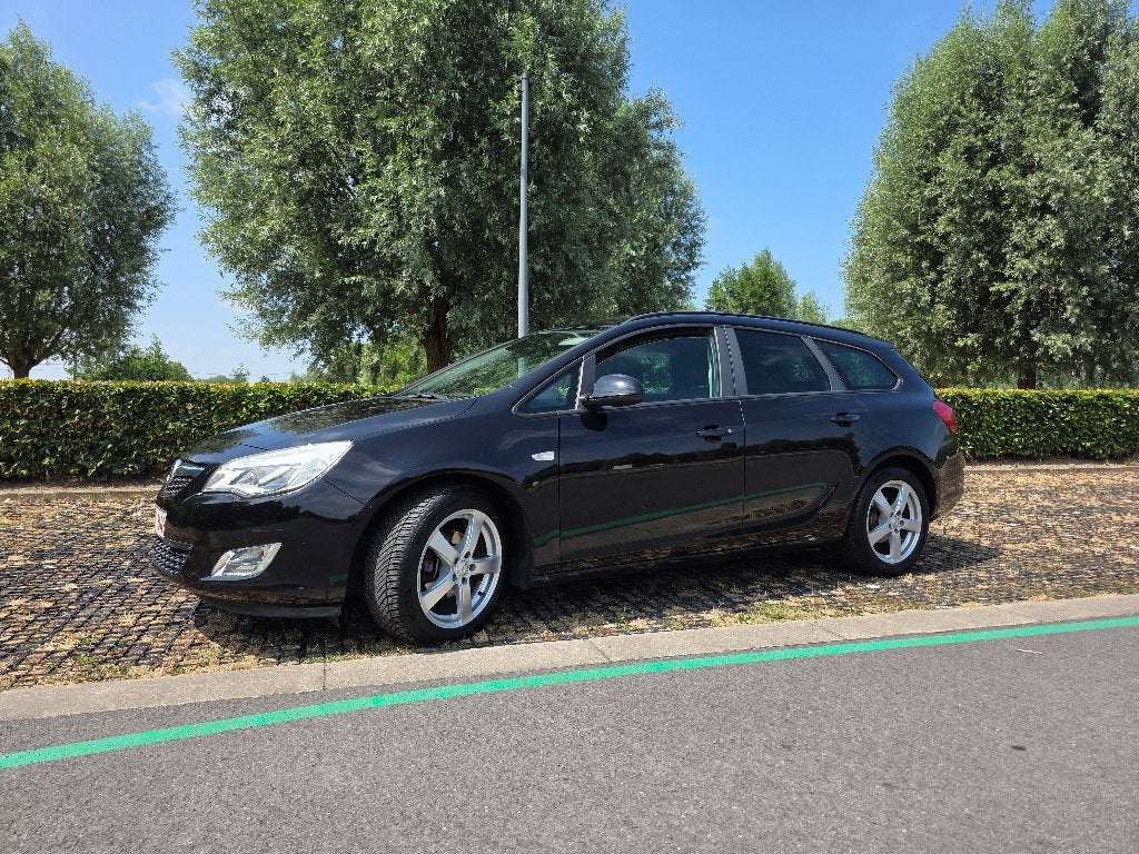 Opel Astra Sports Tourer 1.3 CDTI EcoFLEX, Autos, Opel, Euro 5, Achat, Noir, 5 portes