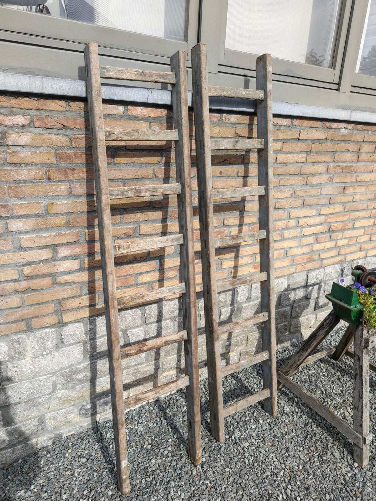 2 oude houten ladders / decoratief of om iets aan te hangen, Ophalen