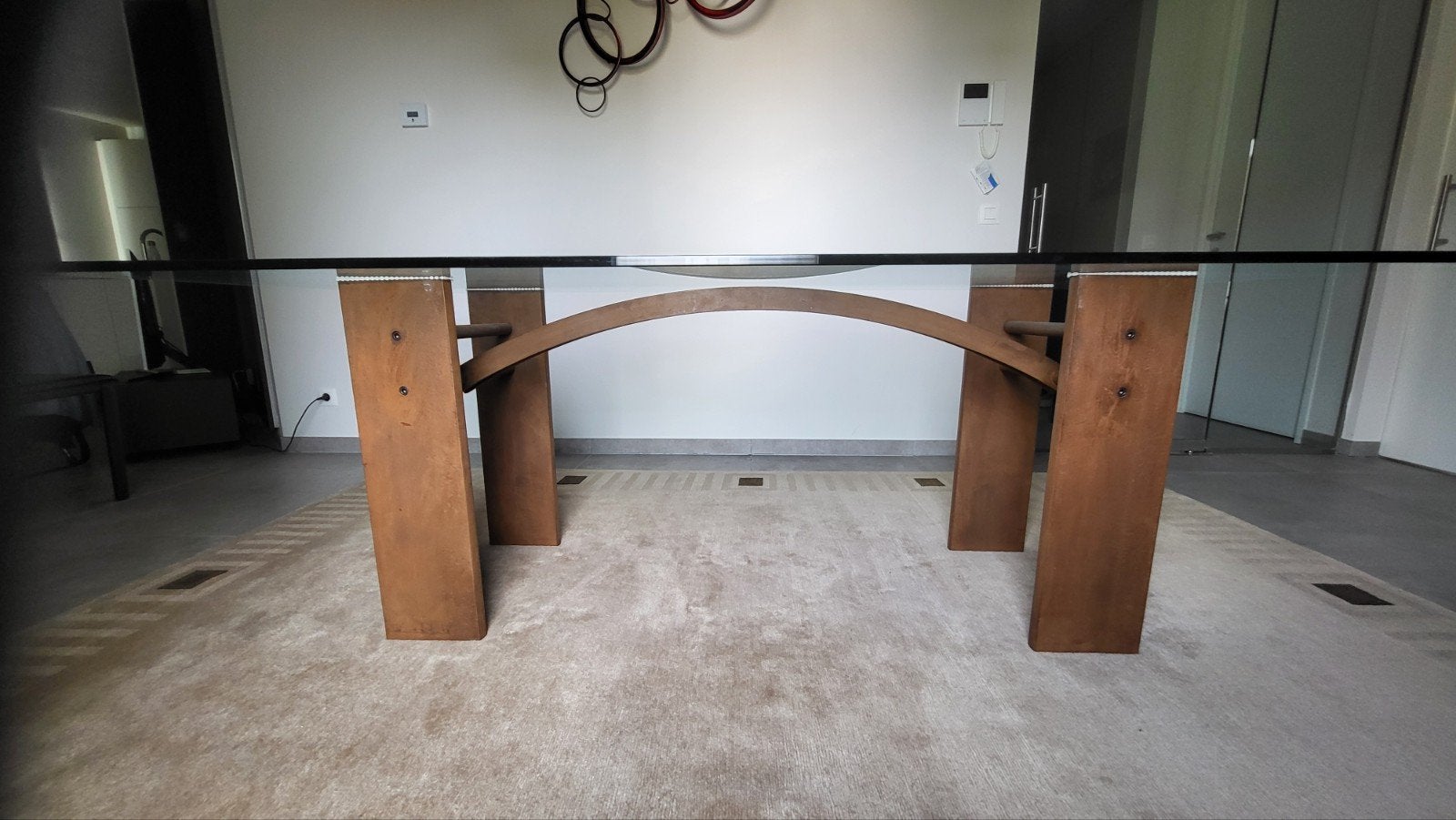 Tijdloze tafel in glas met design onderstel, Ophalen
