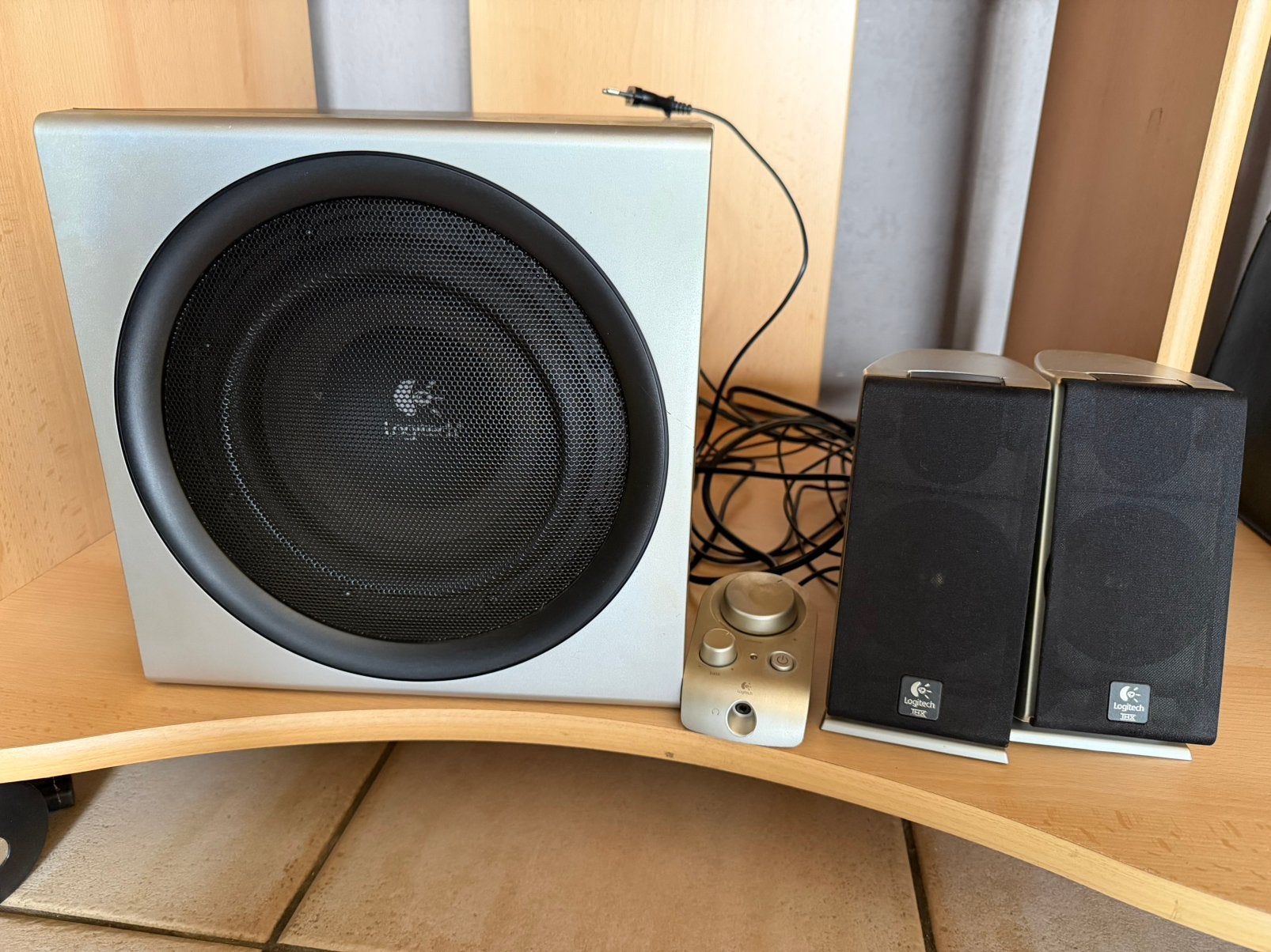 Subwoofer Logitech Z-2300 THX 2.1, Computers en Software, Ophalen, Zo goed als nieuw