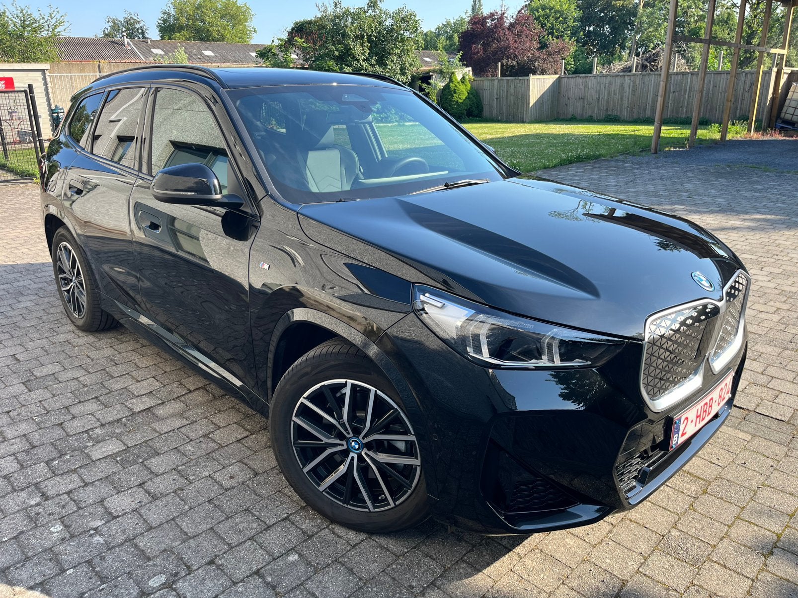 Bmw ix1 drive30 /M pack 11/2025/ btw inb./pano, Auto's, Automaat, Zwart, Zwart, Leder