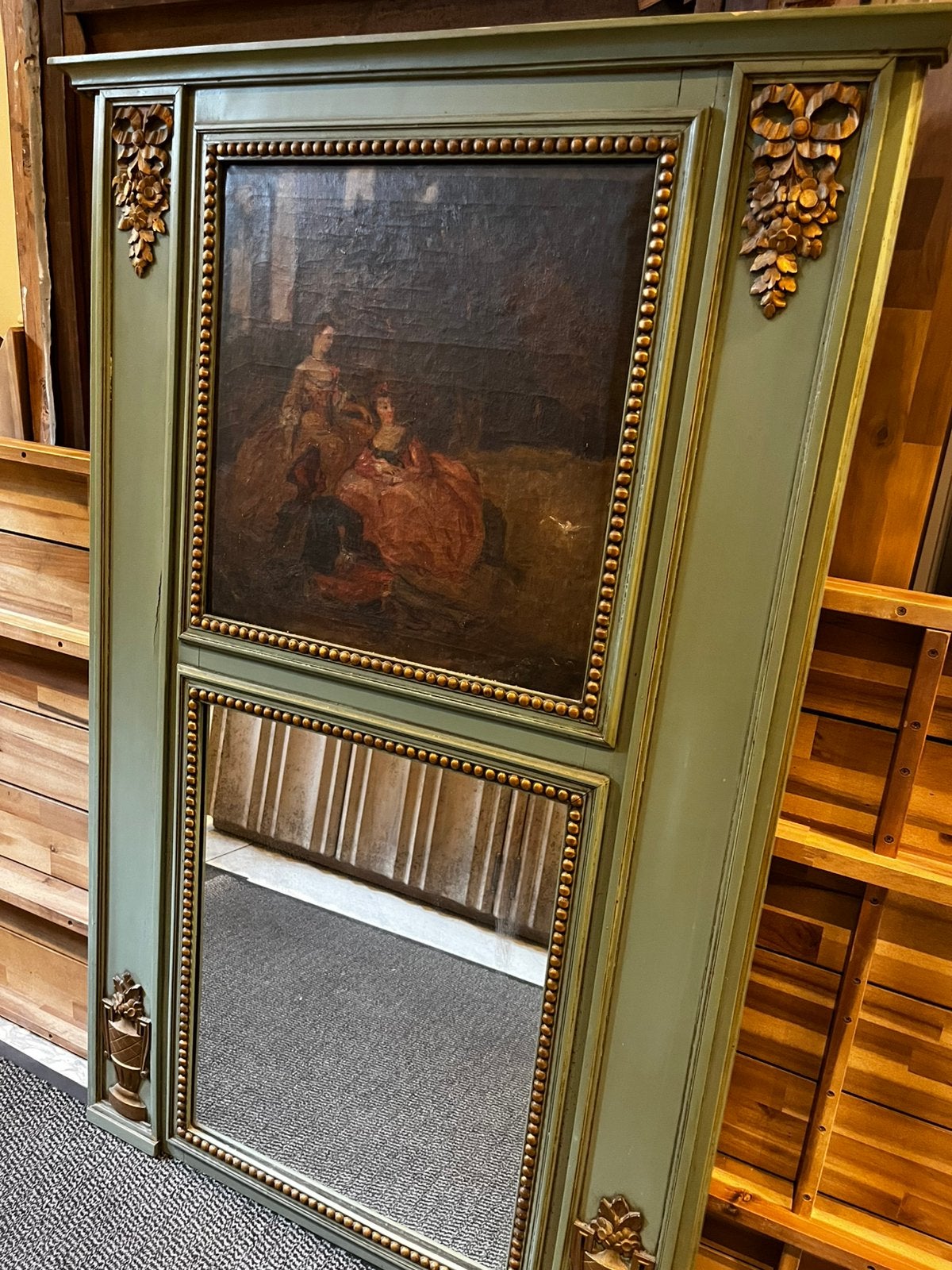 Antieke spiegel in Lodewijk XVI-stijl met schilderij., Enlèvement