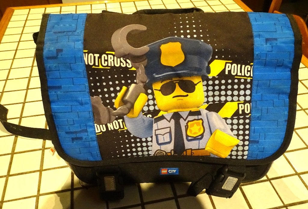 Cartable garçon, motif Playmobil (police), Bijoux, Sacs & Beauté, Sacs | Cartables, 30 à 40 cm, 30 à 40 cm, Comme neuf, Enlèvement