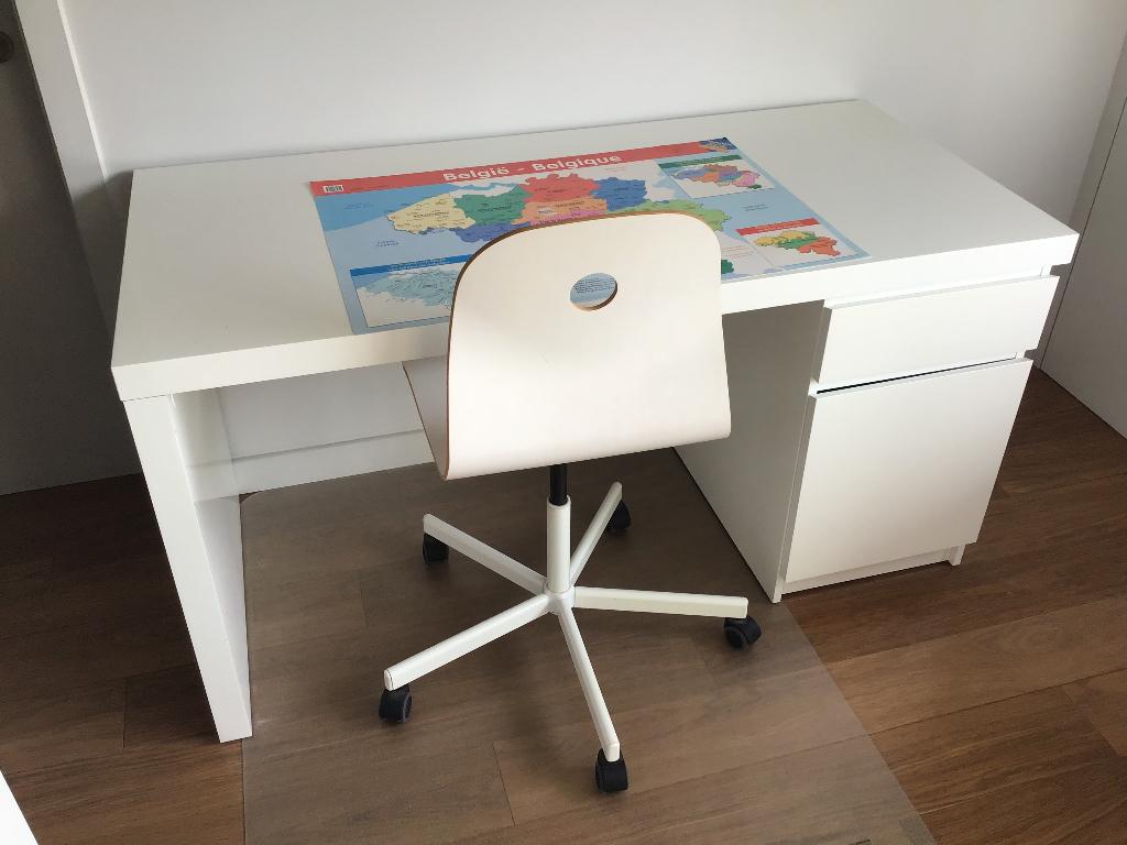 Bureau, Huis en Inrichting, Bureaus, Ophalen, 65 cm, Schoolbureau, Zo goed als nieuw