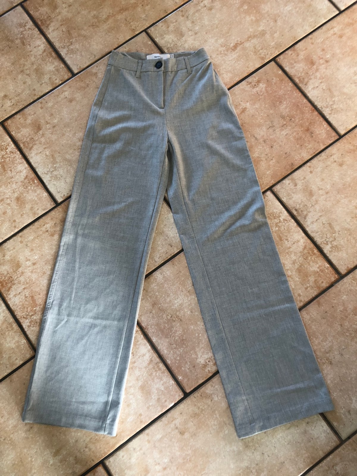 Dames - meisjesbroek Bershka maat 32, Vêtements | Femmes, Culottes & Pantalons, Gris, Comme neuf, Taille 34 (XS) ou plus petite