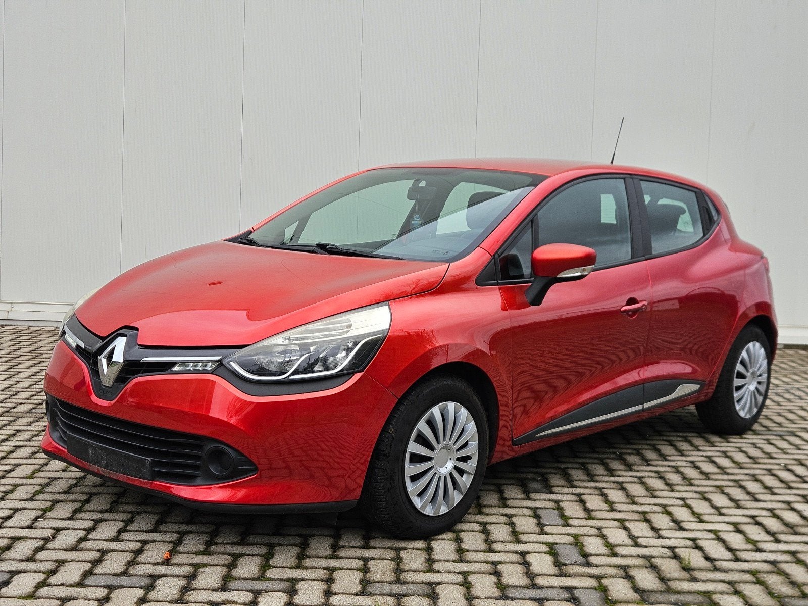 RENAULT CLIO 899CC ESSENCE PRÊTE À IMMATRICULER, Autos, Achat, Particulier, Essence, Entretenue par le concessionnaire
