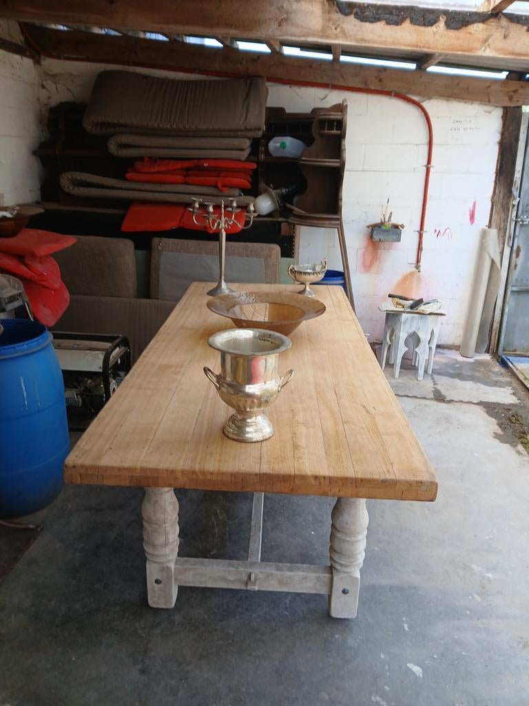Vol Eiken kloostertafel, Ophalen