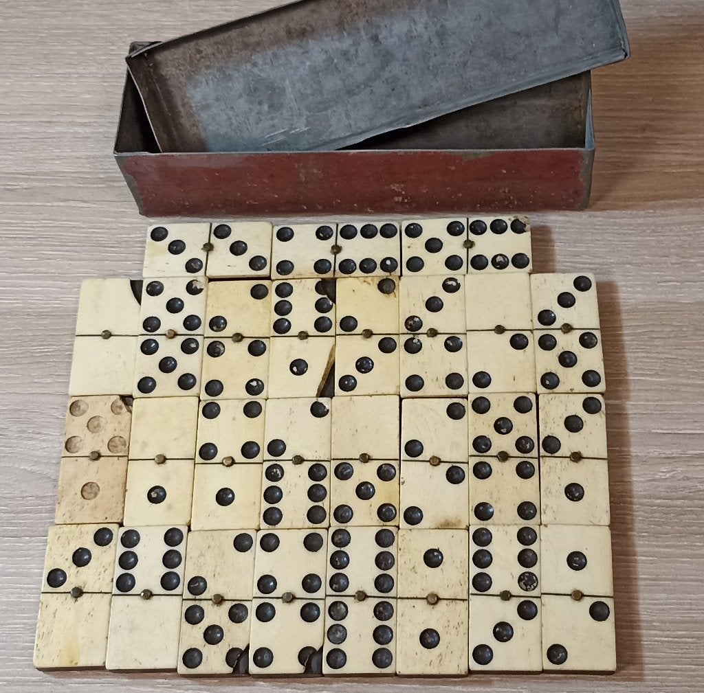 Jeu de dominos ancien en os époque ww1, Collections, Objets militaires | Seconde Guerre mondiale, Envoi, Armée de terre, Autres types