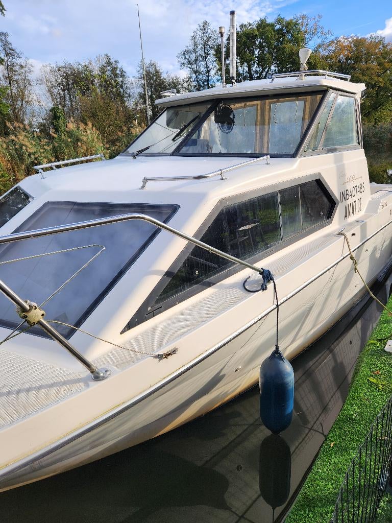 Boot pilothouse Bayliner, Sports nautiques & Bateaux, Bateaux à moteur & Yachts à moteur, Utilisé, Polyester, 6 à 9 mètres, Essence
