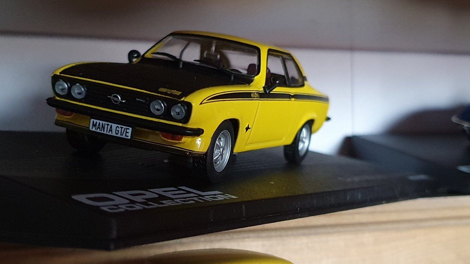 1/43 Opel Manta A GT/E (nr. 252), Hobby en Vrije tijd, Ophalen of Verzenden